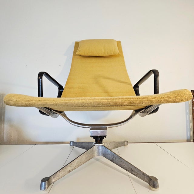 1950s 1950's Charles & Ray Eames for Herman Miller Aluminum Group Recliner & Ottoman — 1st Generation / Patent Pending For Sale - Image 5 of 10