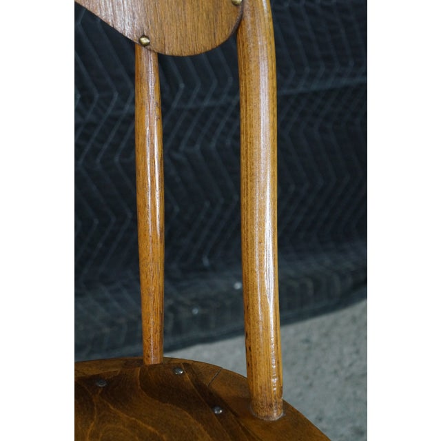 Early 20th Century 4 Antique American Oak Windsor Bow Back Chairs Saloon Pub Tavern Caboose Seats For Sale - Image 5 of 18