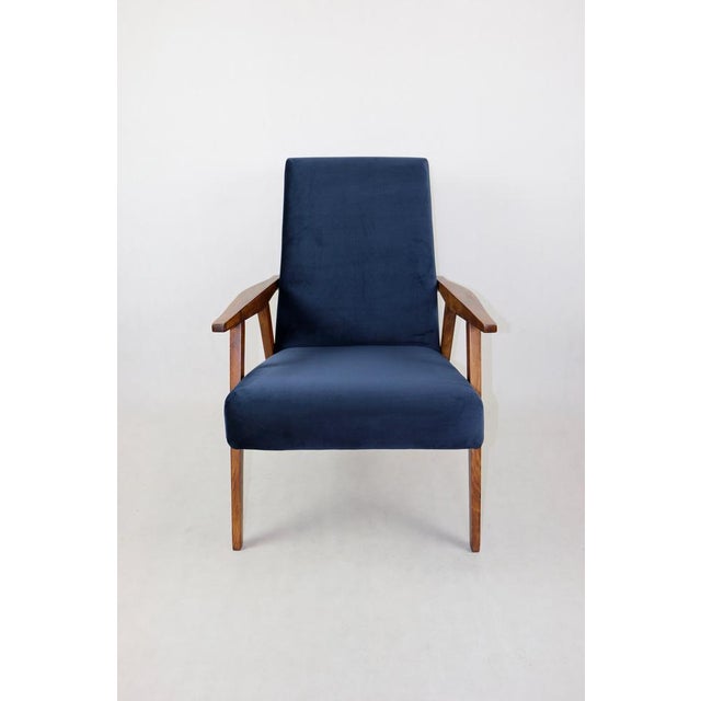 Vintage loft armchair from the 1970s in navy blue velvet. Restored Vintage Loft armchair, manufactured in Poznań furniture...