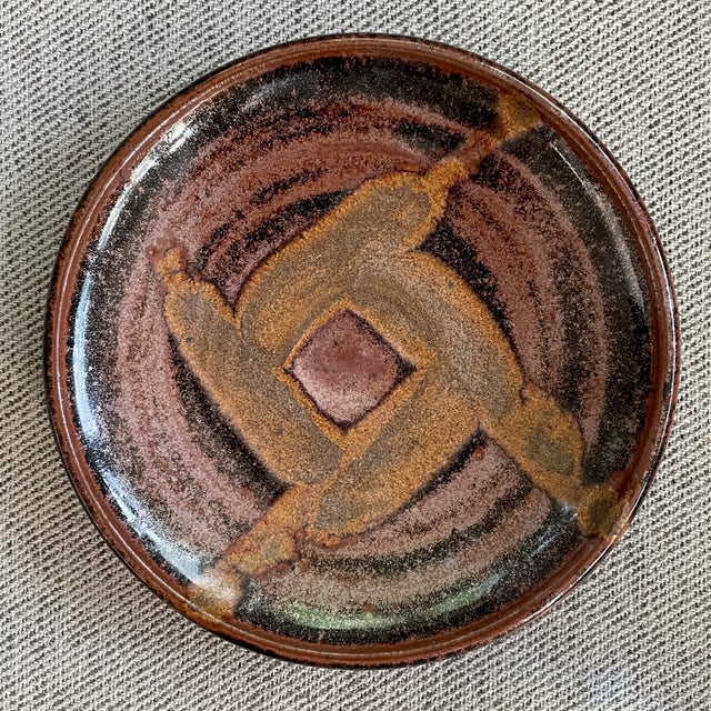 20th Century Carole Armstrong American Signed Studio Art Chuzara Plates- Set of 4 For Sale - Image 4 of 9