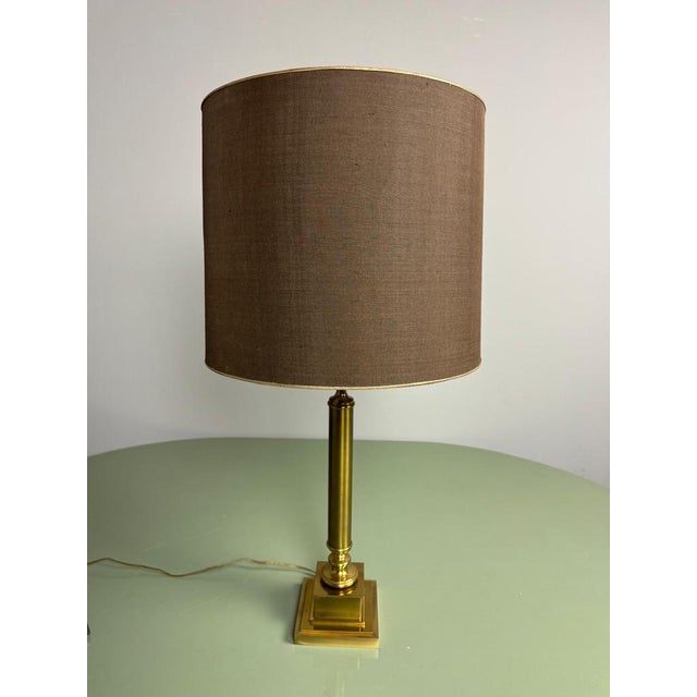 Hollywood Regency Brass Column Table Lamp attributed to Maison Jansen France, 1970s For Sale - Image 14 of 15