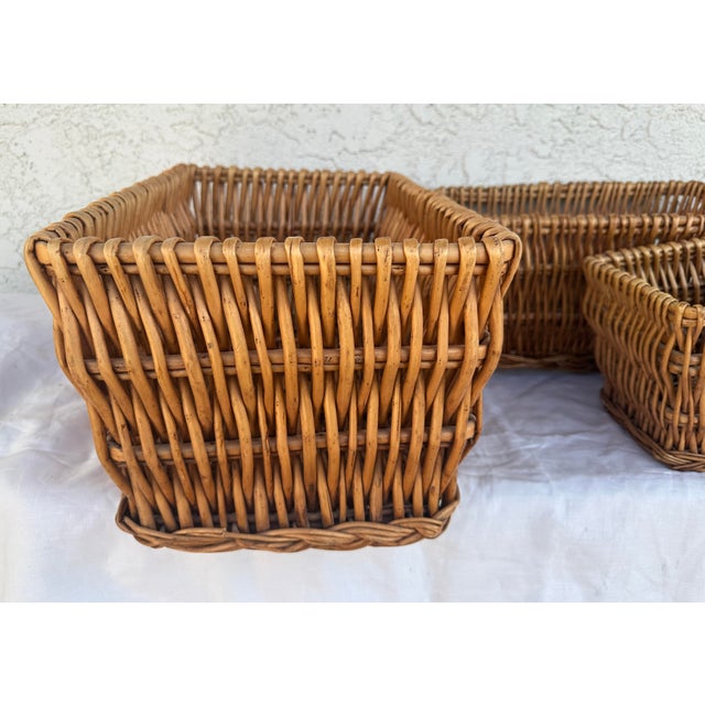 Farmhouse Set of 3 Woven Wicker/Rattan Nesting Baskets For Sale - Image 3 of 11