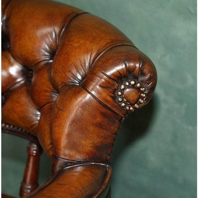 Antique Captain's Desk Chair in Brown Leather, 1880 For Sale - Image 4 of 18