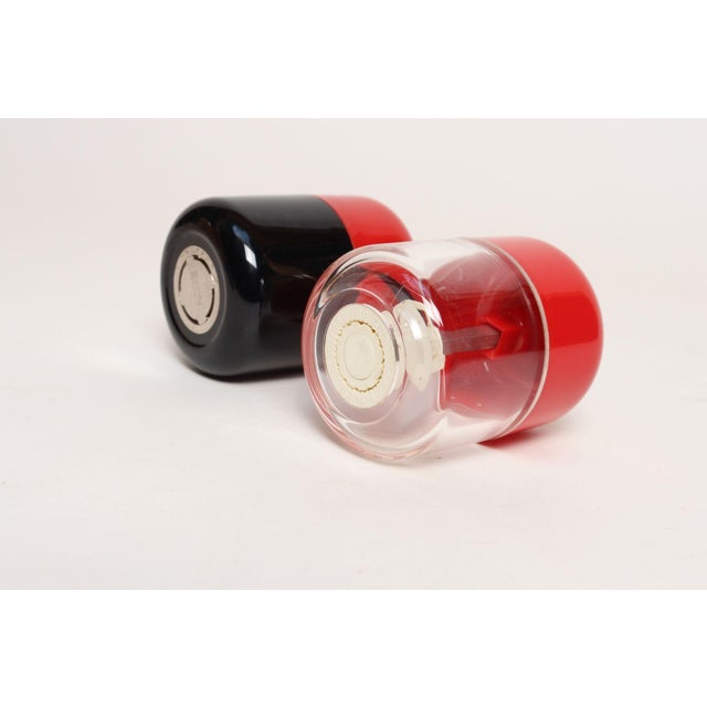 Guzzini Vintage Italian Post-Modern Red and Black Salt and Pepper Mill by Guzzini For Sale - Image 4 of 12