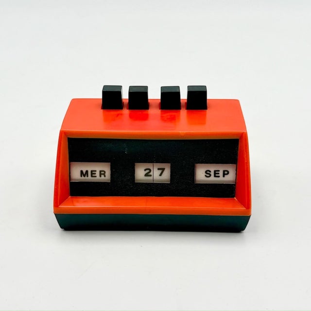 Vintage Pop Design Perpetual Desk Calendar in Red Plastic, 1970s For Sale - Image 13 of 13