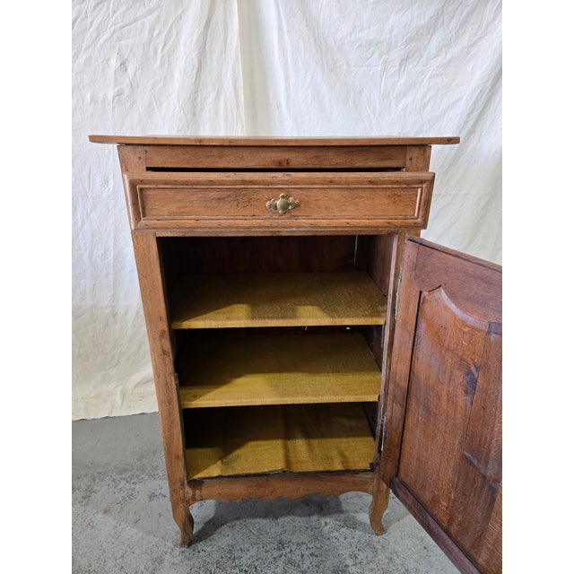 19th Century French Louis XV Provincial Oak Cabinet For Sale In New Orleans - Image 6 of 10