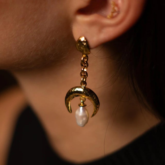 Mystic Moonlight Pearl Gold Earrings, A Pair For Sale - Image 4 of 11