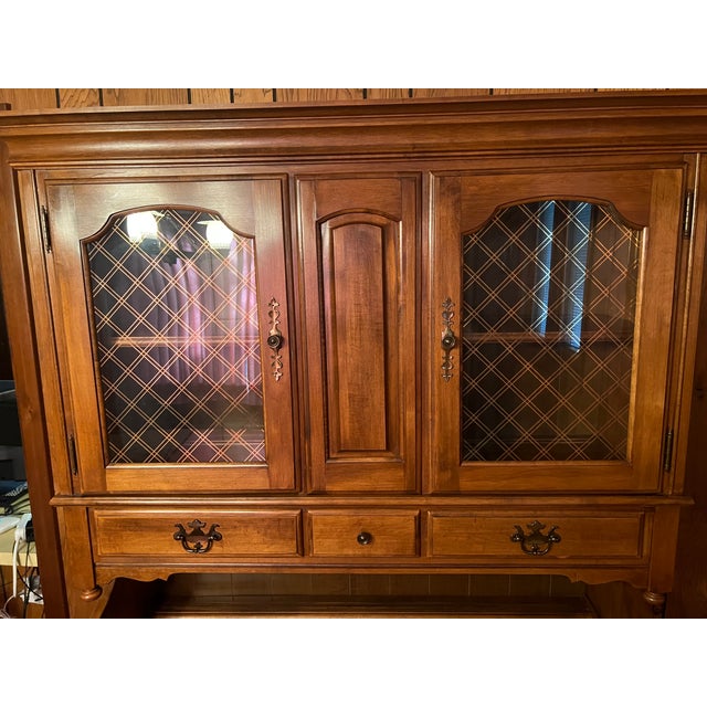 American Vintage 1972 Heywood-Wakefield “Old Colony” Solid Rock Maple Buffet / Hutch For Sale - Image 3 of 10