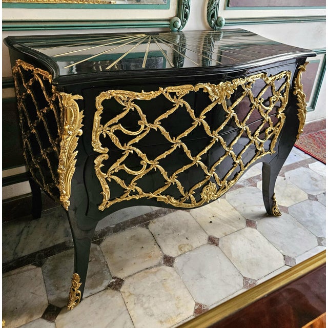French Black French Boulle-Style Commode – Sculpted Gold Leaf & Bronze Details With Radiating Wood Inlay For Sale - Image 3 of 3