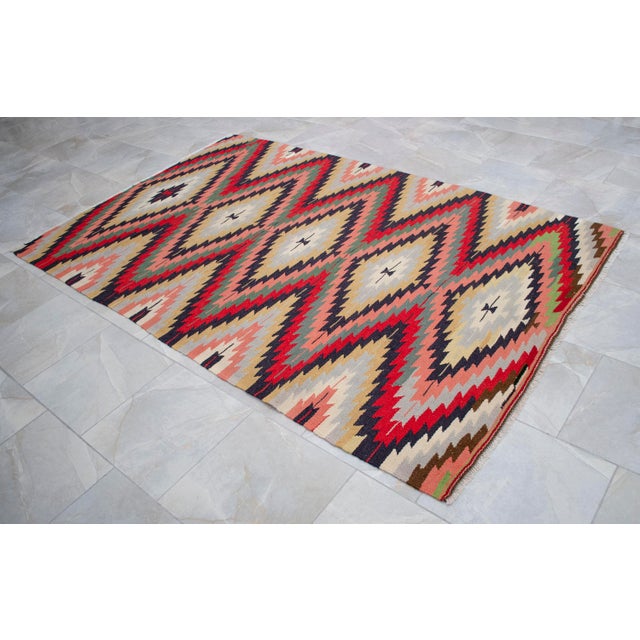 Vintage 5x8 Ft Turkish Rug Kilim – Tribal Living Room Decor Bohemian Style Rug For Sale - Image 14 of 14