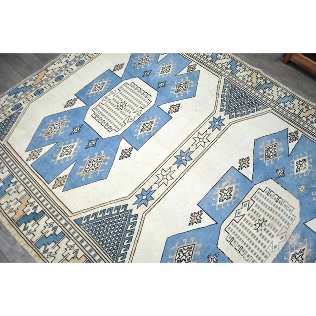 1960s Vintage Turkish Beige and Blue Handmade Area Rug For Sale In Phoenix - Image 6 of 11