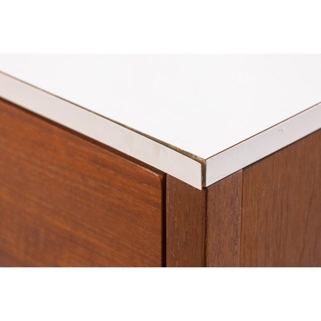 White Pair of Florence Knoll for Knoll Walnut & White Laminate Vintage Side End Tables For Sale - Image 8 of 9