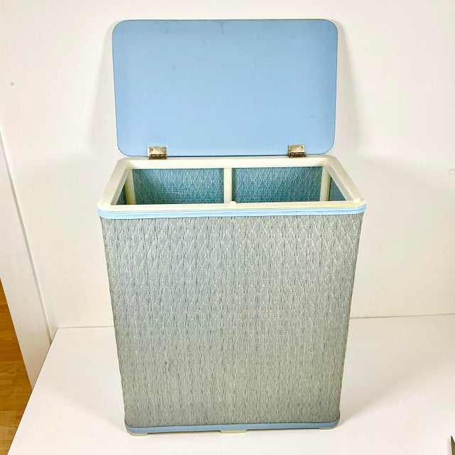 1970s Vintage Boho Chic Americana Raffia Hamper. For Sale - Image 10 of 13