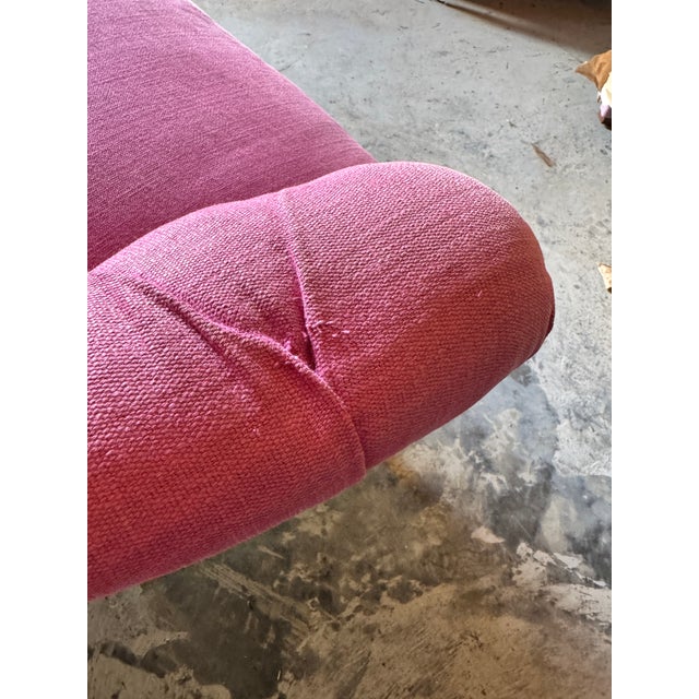 19th Century French Napoleon III Button-Tufted Fuchsia Brushed Cotton Settee For Sale - Image 10 of 10