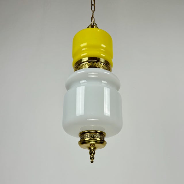 Mid-Century Modern Mid-Century Yellow and White Glass and Brass Pendant Lamp, Italy, 1960s For Sale - Image 3 of 8