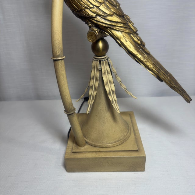 Vintage Palm Beach Regency Parcel Gilt Parrot Tole Palm Tree Table Lamp – Mid-Century Modern Decor For Sale In Mobile - Image 6 of 12