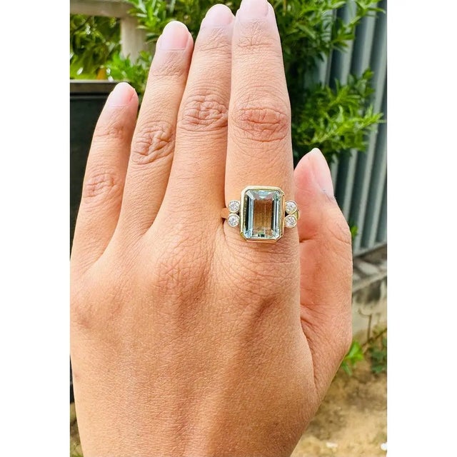 18k Yellow Gold 5.45 Carat Aquamarine and Diamond Cocktail Ring Size 9.5 For Sale - Image 4 of 6