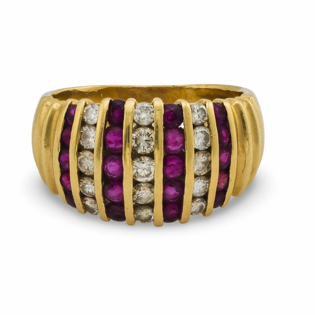 Contemporary Vintage Ruby Diamond 14k Yellow Gold Ring, Size 6.25 For Sale - Image 3 of 7