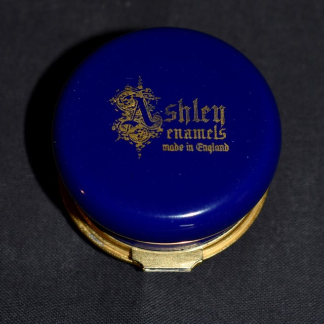 VTg. Ashley Enamel's Trinket Box Hand Painted Kestrel Hawk Bird of Prey Blue For Sale - Image 10 of 11