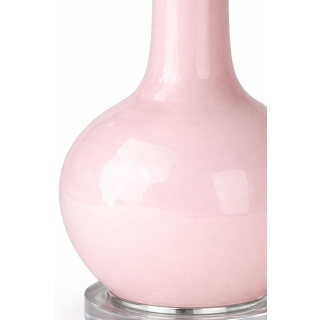 Late 20th Century Blush Pink Glass Gourd Table Lamp With Acrylic Base & Linen Drum Shade – Coastal Glam (27”) For Sale In Los Angeles - Image 6 of 7