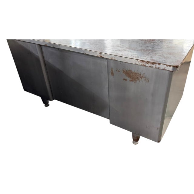 1960s McDowell & Craig Vintage Mid Century Modern Metal Tanker Desk & Chair For Sale - Image 5 of 7