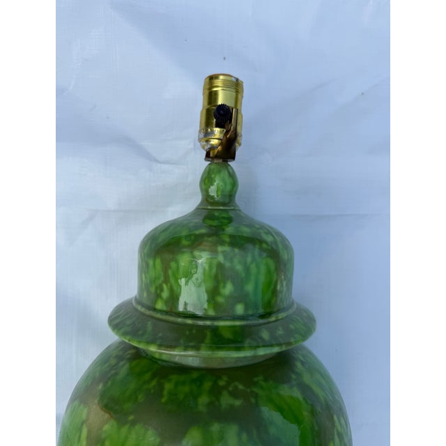 Mid-Century Modern 1960s Mid-Century Modern Green Ceramic Ginger Jar Lamp For Sale - Image 3 of 6