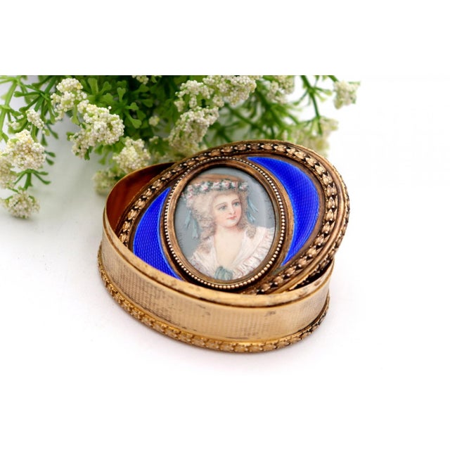 Snuff Box in Gilded Silver with Frieze For Sale - Image 5 of 6