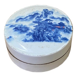 Chinese Blue White Porcelain Scenery Graphic Round Box Display For Sale
