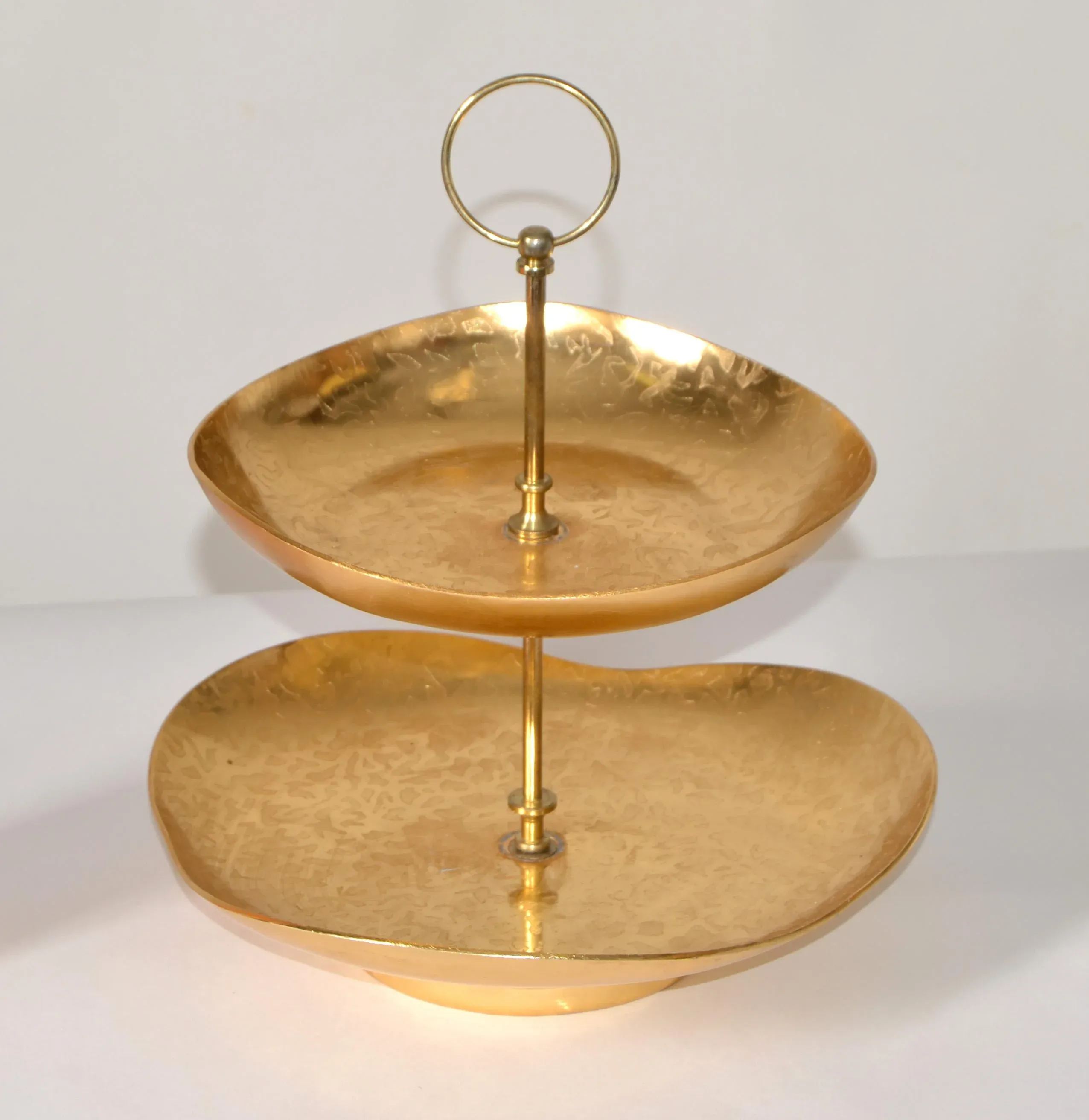 1960s Kensington Moiré Gold Plate Two Tier Center Handled Etched
