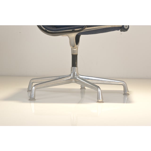 Black EA 208 Softpad Aluchair by Charles and Ray Eames for Herman Miller, 1970s For Sale - Image 8 of 15