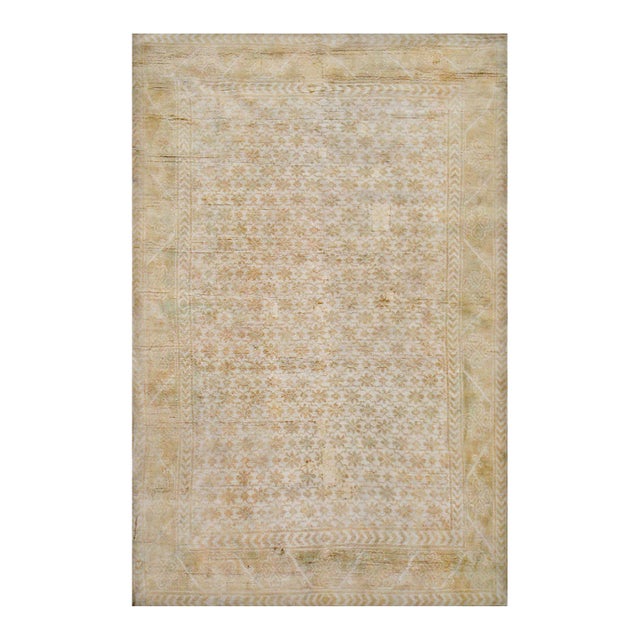 1930s Ivory Floral Antique Indian Agra Rug 4'0" X 6'0". Knotted Pile Cotton Carpet For Sale