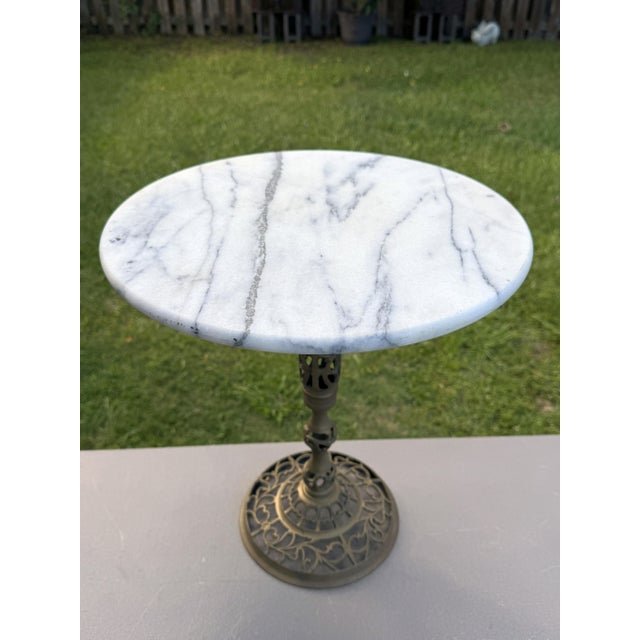 Hollywood Regency Vintage 17" Pierced Brass Side Table W/White & Grey Marble 15" Top For Sale - Image 3 of 7
