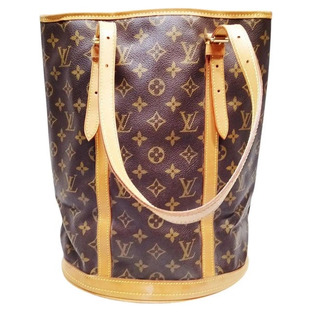 This Louis Vuitton Monogram Bucket GM is a timeless piece of fashion history, showcasing the brand’s iconic coated canvas...
