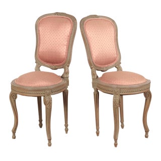 Pair of Early 1900s French Louis XV Side Chairs Painted Gray and Upholstered Pink For Sale