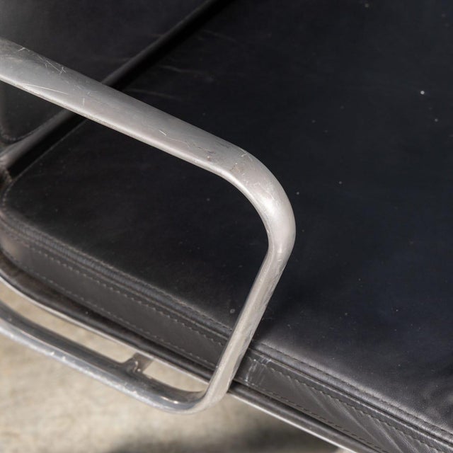 Vintage EA217 Chair in Black Leather by Charles & Ray Eames for ICF, 1969 For Sale - Image 11 of 18