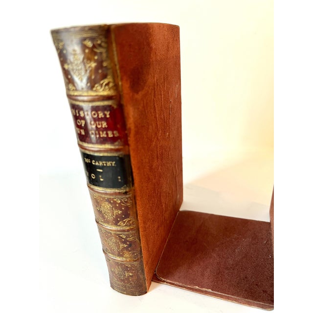 Mid 20th Century Pair of Leather Bound Bookends with Sliding Plate and Velvet side For Sale - Image 5 of 7