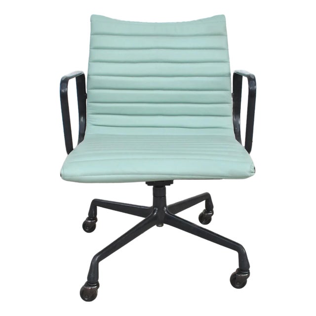 1 Vintage Eames Aluminum Group Desk Chair For Sale