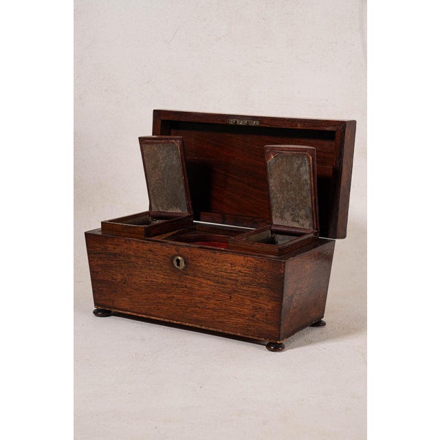 William IV Rosewood Tea Caddy With Original Fittings on Bun Feet (C. 1835) For Sale - Image 4 of 6