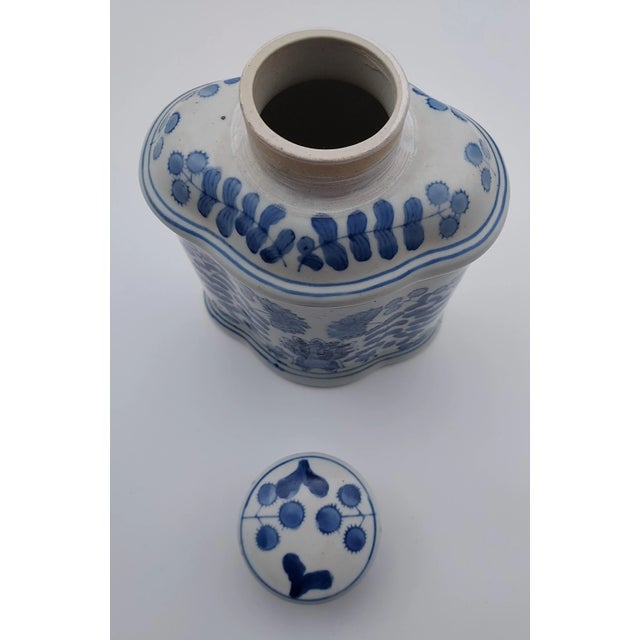 1970s Blue & White Asian Urn For Sale In Atlanta - Image 6 of 7