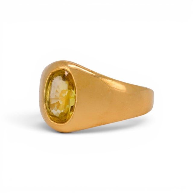 Mid 20th Century Vintage 18k Gold Signet Ring, 2.5ct Natural Light Yellow Ceylon Sapphire, Size 6.5 For Sale - Image 5 of 5