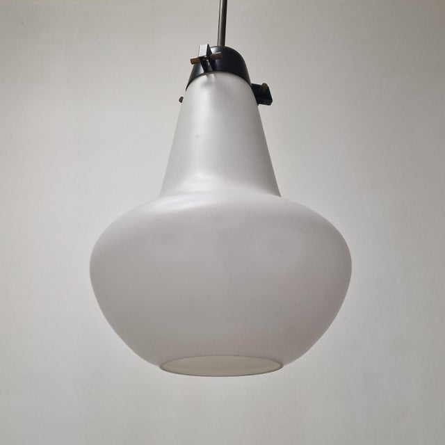 Stilnovo Mid-Century Pendant in Milk Glass and Brass from Stilnovo, Italy, 1960s For Sale - Image 4 of 11