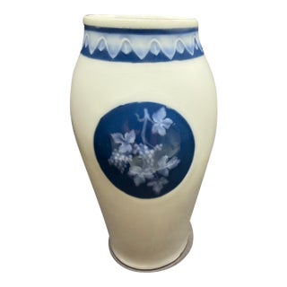 Pâte-Sur-Pâte Porcelain Cameo Vase Ca 1926 - 1934 For Sale