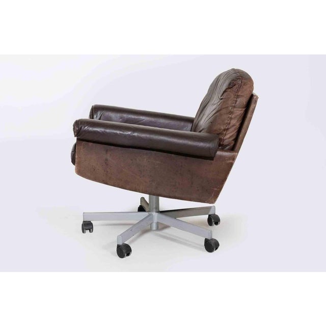 Mid-Century Modern Swivel Lounge Chair in Brown Leather, 1960s For Sale - Image 3 of 11