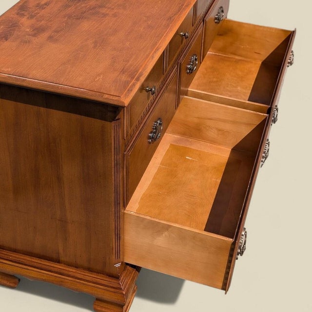American Vintage Ethan Allen Early American Maple and Birch Dresser With Mirror For Sale - Image 3 of 10