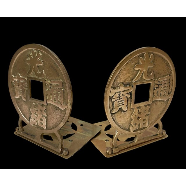 Add a touch of exotic elegance to your bookshelf with these vintage brass Chinese Chinoiserie bookends. The intricate...