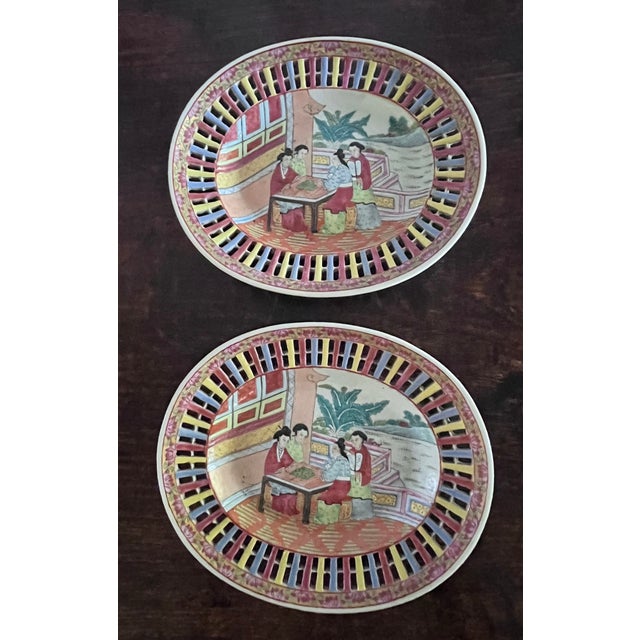 Chinese Mid 20th Century Chinese Export Famille Rose Reticulated Oval Plates - A Pair For Sale - Image 3 of 13