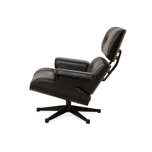 Set of Lounge Chair with Ottoman in Leather by Charles & Ray Eames for Vitra For Sale - Image 12 of 16