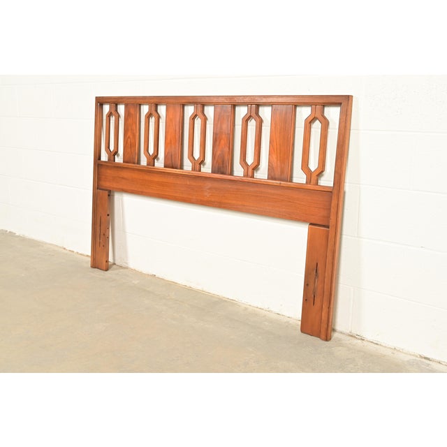 Mid-Century Modern Mid-Century Modern Sculpted Walnut Queen Size Headboard, 1960s For Sale - Image 3 of 10