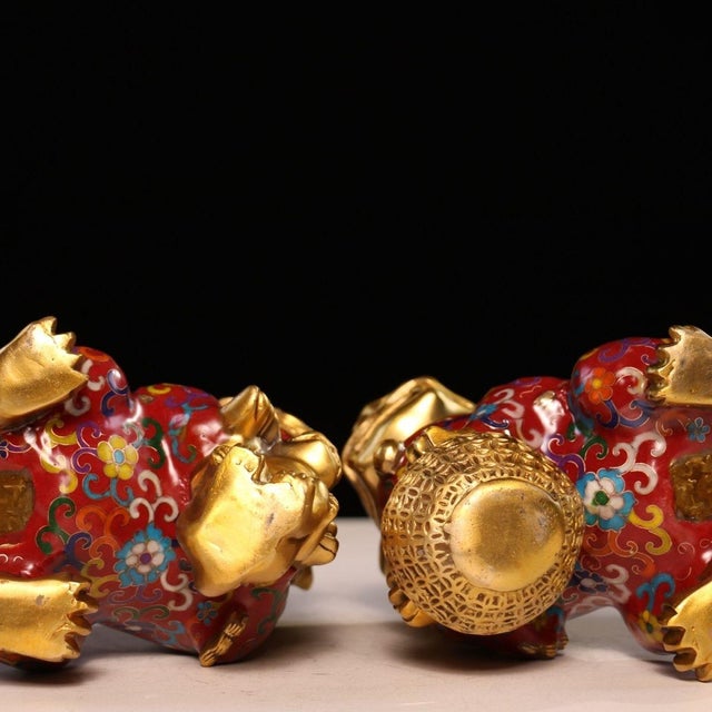 Bronze Pair of Vintage Cloisonné Enamel Guardian Lions – Gilt Bronze Jing Lions With Cub & Ball For Sale - Image 8 of 9