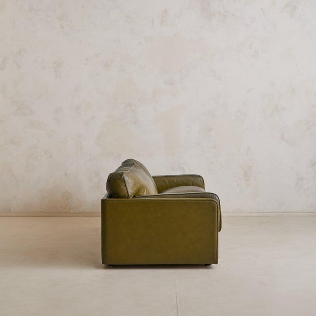 1980s Vintage Italian ‘Socrates’ Olive Leather Sofa by Poltrona Frau For Sale - Image 5 of 11